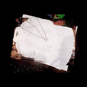 Suitable to wear to work or hang out. Perfect to wear with jeans or a skirt.